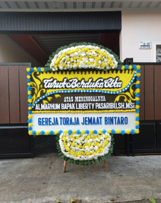Papan Bunga Duka di Wetar Timur